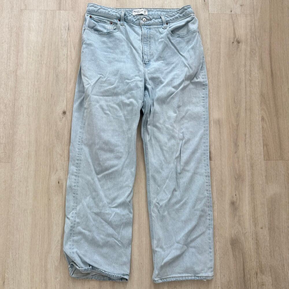 Abercrombie & Fitch Light Wash Straight Leg Jeans